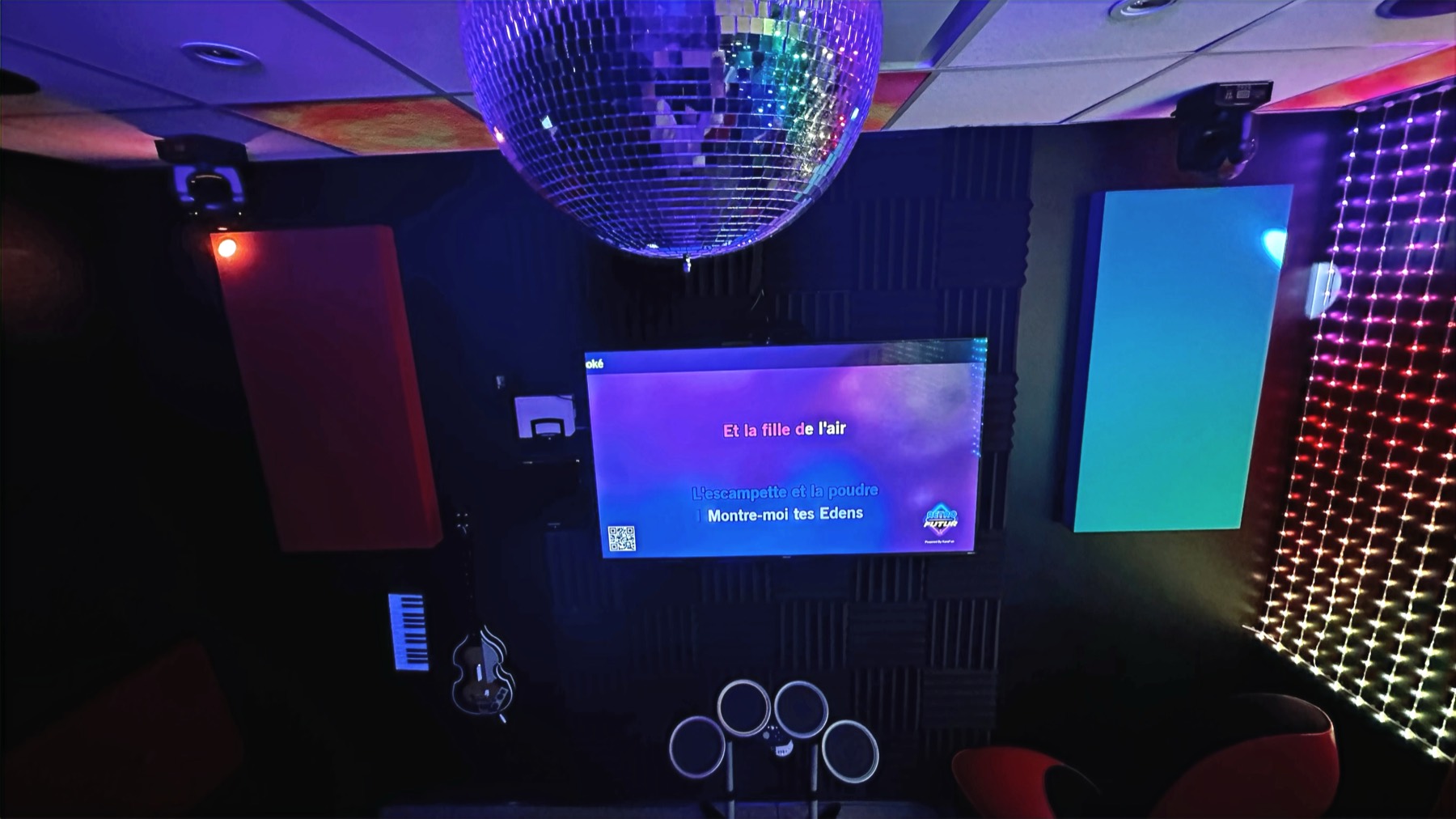 Salle de karaoké privée de Rétro Futur